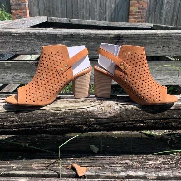 NWOT Sole Society Rena Suede Peep-toe - Picture 2 of 7